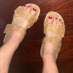 Vionic Chrissy Slip On Mules Sandals Tan Used W0rn Ladies Shoes sz 6 feet toes